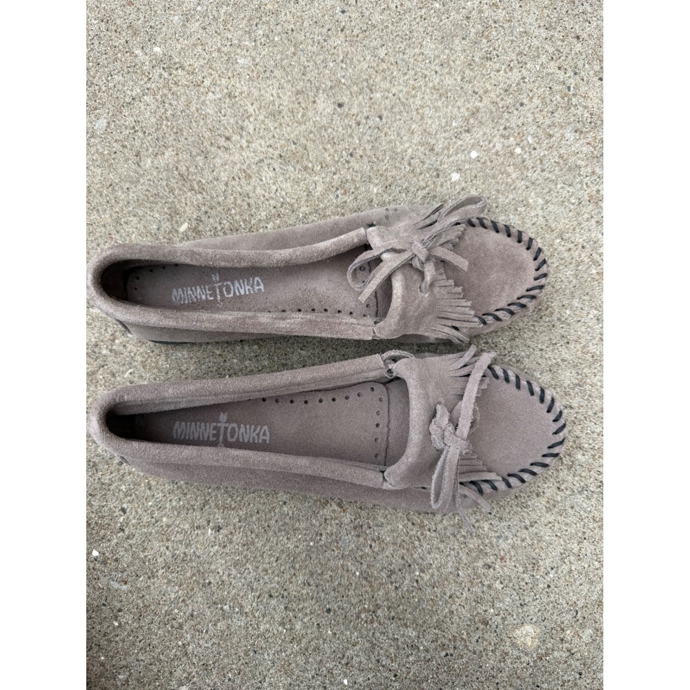 Minnetonka Kilty Suede Moc Grey Fringe Driving Moccasin Loafers 401T Womens 7 - Picture 8 of 9